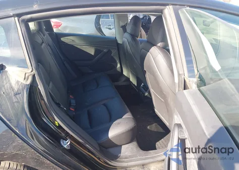 2022 Tesla Model 3 Rear-Wheel Drive z USA, uszkodzony, nr VIN 5YJ3E1EA7NF353317